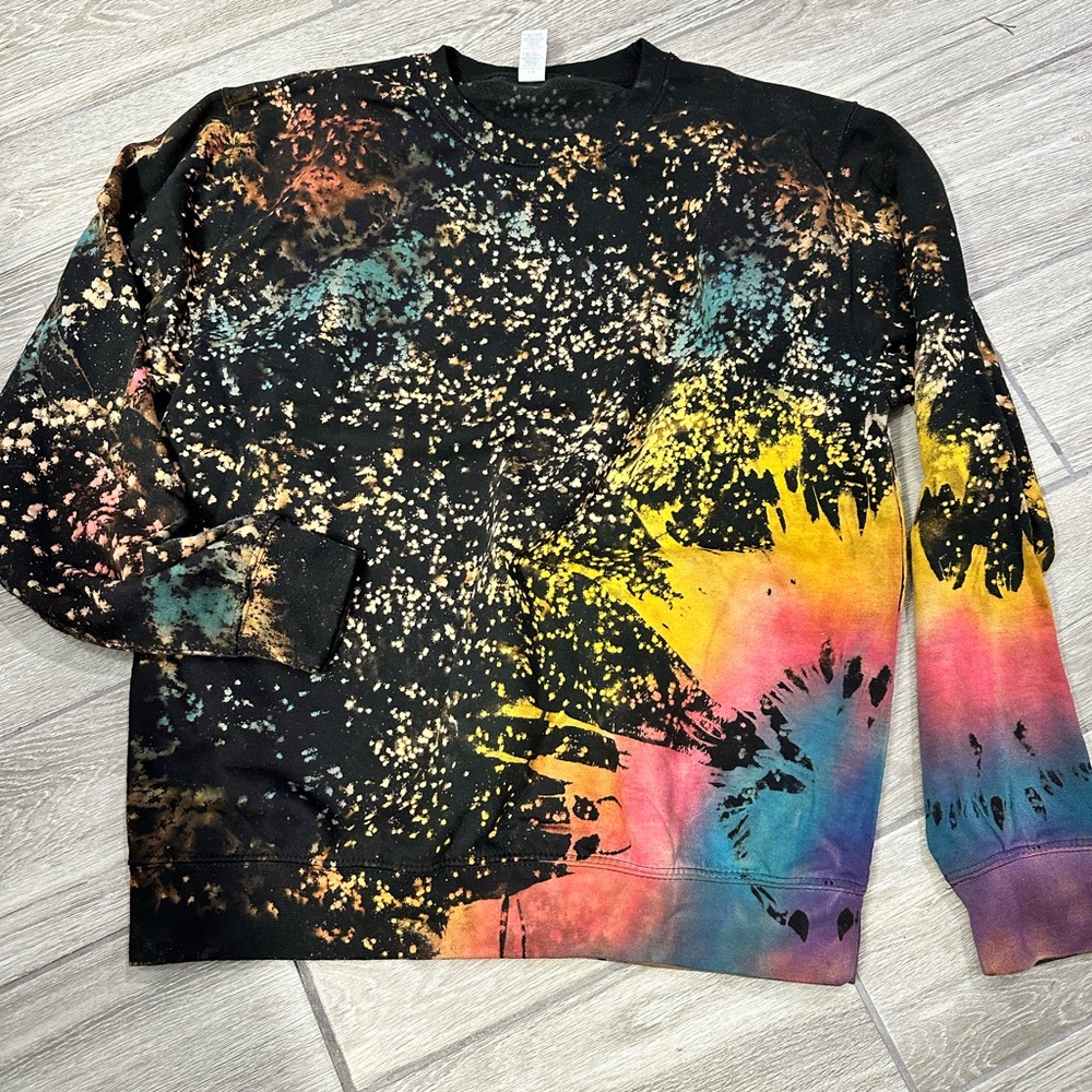 Galaxy dye crewneck fleece large, new.